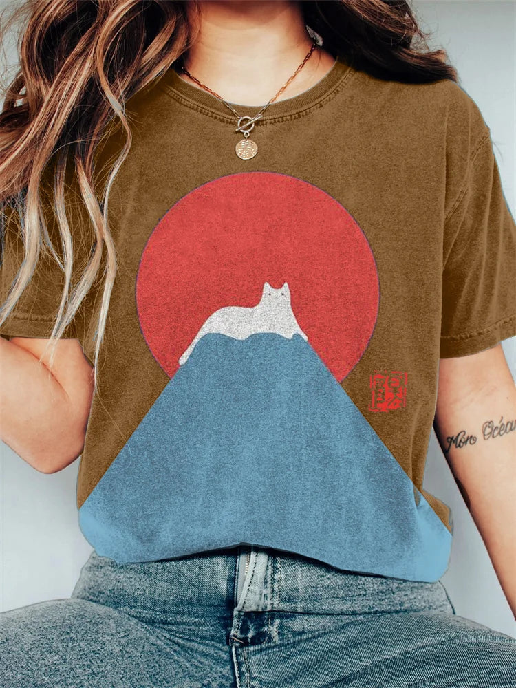 Camiseta vintage con diseño de gato blanco y nieve en el monte Fuji